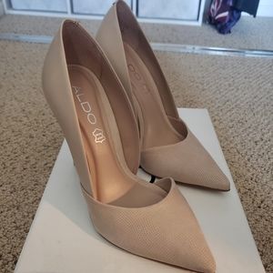 Aldo size 6 tan heels